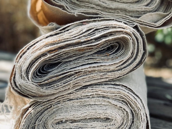 Drap en lin ancien, atelier d'upcycling textile près de Montpellier
